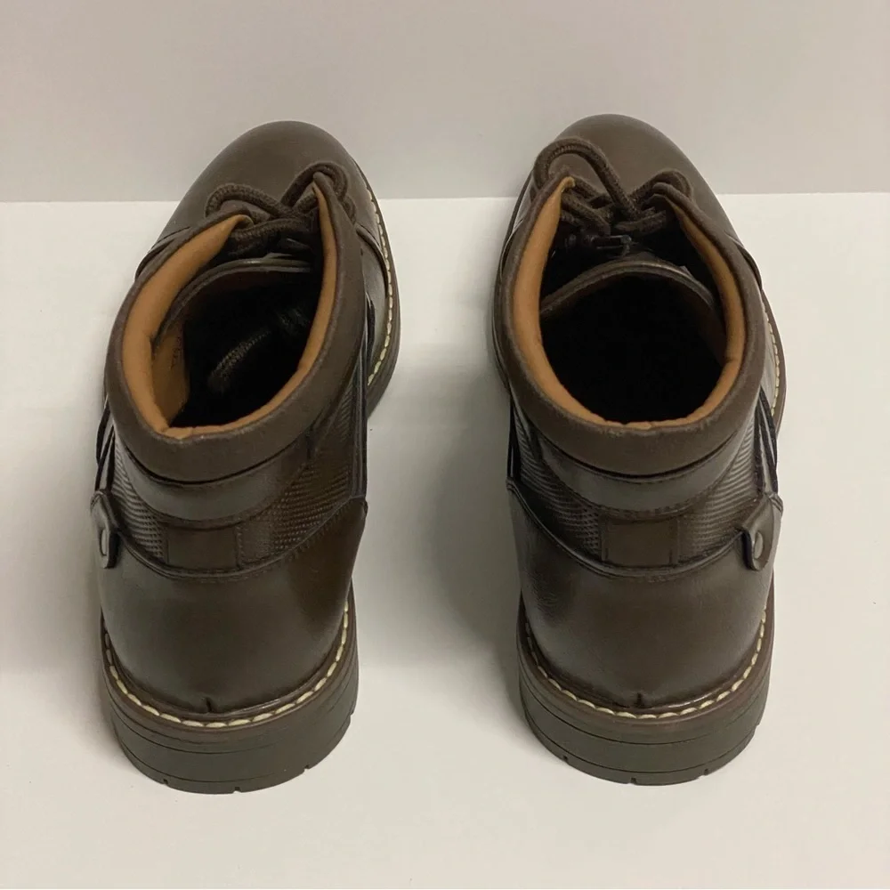 NEW Guess Men’s Dane Chukka Boot Brown Lace Up Cap Toe 7.5